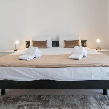 Two Bedroom Urban Apartment *
